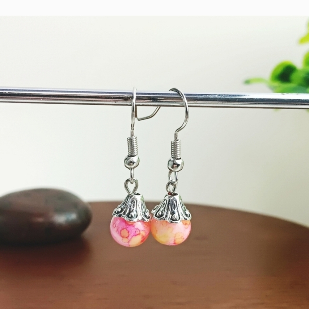 NWT Adorable Pink Tie Dye Glass Bead Silver Stainless Steel Earrings!